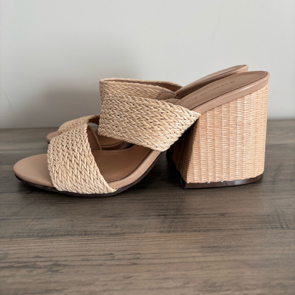 Chocolat Blu Bexley Sandals 40 9  9.5 block heel slip on tan‎ beige wedge woven